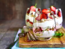 L’eton mess : la recette parfaite pour faire un dessert minute avec des fraises (et d’autres fruits)