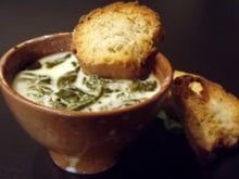 Œuf poché dans sa sauce printaniére