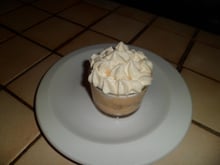 Verrine mousse kaki persimon, ananas, galet breton, chantilly