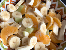 Salade de fruits bananes, pommes, clémentines