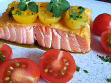 Pavé de saumon au curcuma et tomates provençales