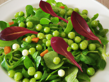 Salade de petits pois frais au mesclun
