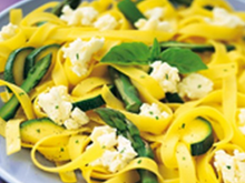 Fines tagliatelles à la bûche de chèvre