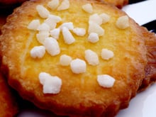 Galettes bretonnes à la fleur d'oranger et aux grains de sucre