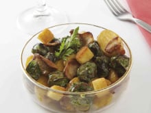 Cassolette d'escargots à la Fisher de Noël, cèpes et petites pommes de terre rissolées