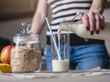 Lait d’avoine : pourquoi est-il important de lire sa composition avant de l’acheter ?