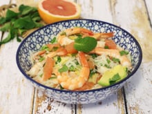 Salade de vermicelles de riz au pomelo, crevettes et avocat