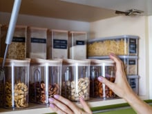 Pour éviter les mites ou les champignons, voici les conseils d’un spécialiste pour bien conserver ces aliments secs !