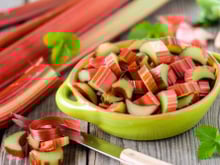 Voici 5 bonnes raisons de manger plus souvent de la rhubarbe