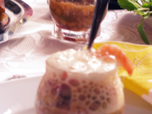 Salade maritime acidulée, espuma de pomelos en verrine