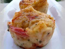 Muffins aux tomates, à la mozzarella & au basilic