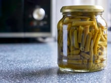Rappel produit chez Carrefour : vérifiez vos placards, ces bocaux d'haricots verts présentent un risque