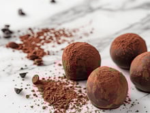 “À déguster sans modération !” : Philippe Etchebest livre sa recette très facile pour réaliser des truffes de Noël