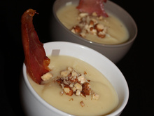 Velouté de Panais, Noisettes et chips de Jambon de Bayonne