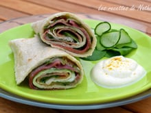 Wraps au jambon de Parme et concombre, sauce yaourt citron vert-curry