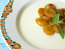 Blanc-manger aux amandes et mirabelles