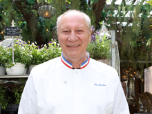 « C’est une jolie salade qu’on trouve dans les palaces » : ni César, ni niçoise, voici la recette estivale ultra-gourmande du chef Éric Frechon