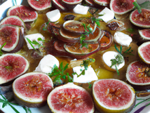 Carpaccio de figues à l'huile d'olive et chèvre chaud