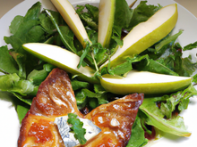 Papillon croustillant aux tatins de poires et son mesclun gourmand