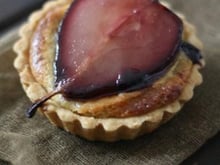 Tartelettes aux Poires au Vin et Crème de Noisettes