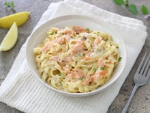 Il vous reste du saumon fumé des fêtes ? Faites cette délicieuse recette de pâtes avec  !