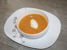 Crème de carottes et patates douces, quenelle de crabe au fromage frais