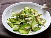 Tagliatelles de courgettes au pesto et à la féta