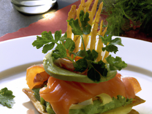 Mille-feuille de saumon fumé à l'avocat