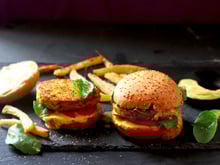 Burger végétarien avec galettes de tofu à l'indienne
