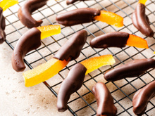 Moins chères qu’en magasin, cette recette d’orangettes maison se prépare en 5 minutes chrono !