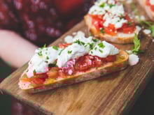 Trio de Bruschettas à la tomate, burrata, féta ou Parmesan