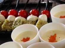 Verrines de mousse d'œufs brouillées, œufs saumon et pesto