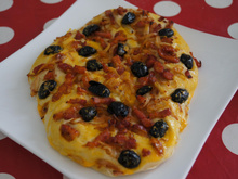 Fougasse lardons, olives noires de Nyons