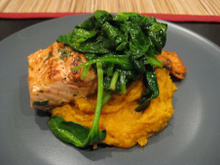 Saumon poêlé sur lit de patates douces et sa pointe de Combava ...