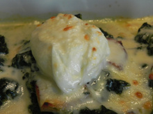 Œufs gratinés au cheddar et fondue d'épinards