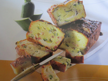 Cake aux courgettes, lardons, chévre