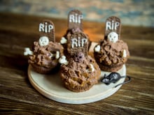 La recette des muffins façon pierres tombales qui va faire frissonner votre goûter d’Halloween