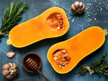 L’astuce maligne pour cuisiner les “entrailles” de vos courges au lieu de les jeter