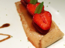 Fraises parfumées, gelée de pamplemousse et cigarette au gingembre