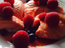 Darnes de saumon à la gelée de framboise