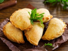 Chaussons aux olives et au chorizo