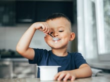 Petit-suisse ou Skyr : lequel de ces deux produits est le meilleur pour notre santé ?