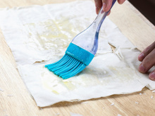 Facile et tellement bon :  testez cette recette de tarte renversée filo aux tomates, courgette et feta !