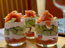 Verrines de saumon, avocat et boursin