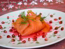 Aumônières de saumon fumé à la mangue et kiwi, sauce grenade-citron vert