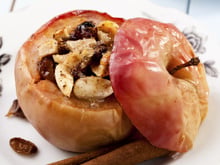 Pommes au four farcies aux raisins secs