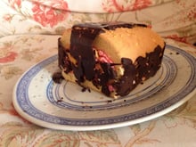 Bûche à la mangue aux saveurs de tonka et de fraise des bois