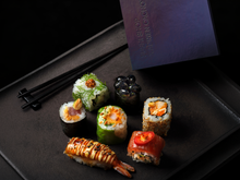 « On a privilégié les goûts et le plaisir » : Adrien Cachot (Top Chef) collabore avec Sushi Shop et propose des sushis mémorables !