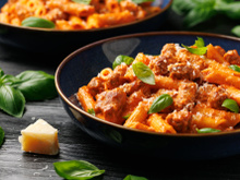 Vous ne ferez plus n’importe quoi en ajoutant la sauce à vos pâtes avec les conseils de ce chef italien !