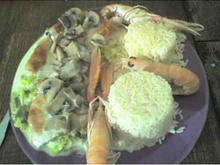 Escalopes sur lit de poireaux, champignons et langoustines